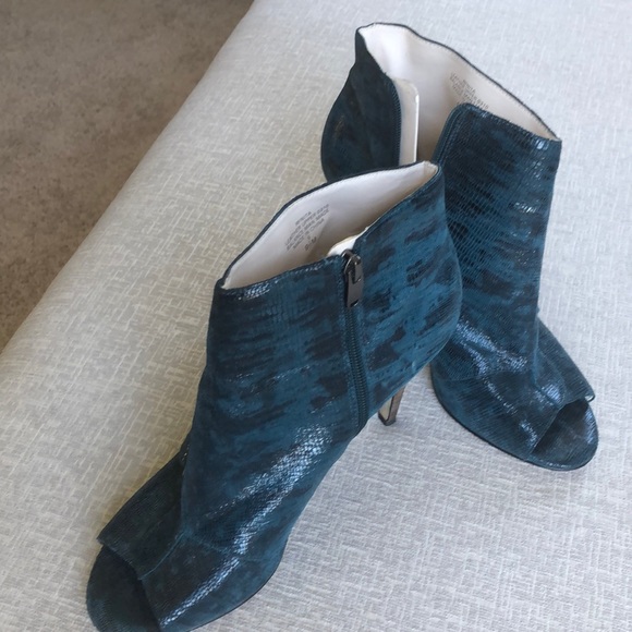 Shoes - Picture 2 of 6